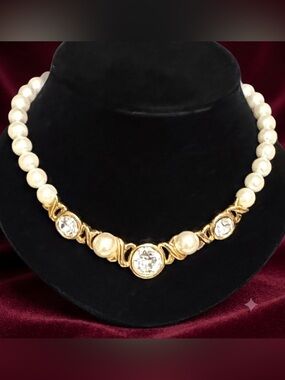 Stunning Vintage Napier Faux Pearl and Crystal Necklace  LIKE NEW
